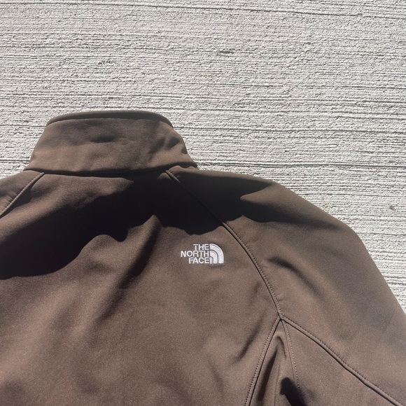 woman’s north face jacket - Picture 4 of 5